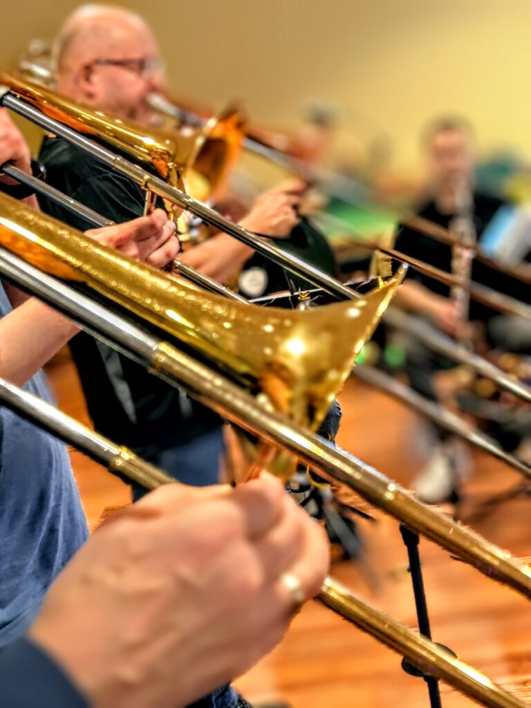 Band mit Blechblasinstrumenten